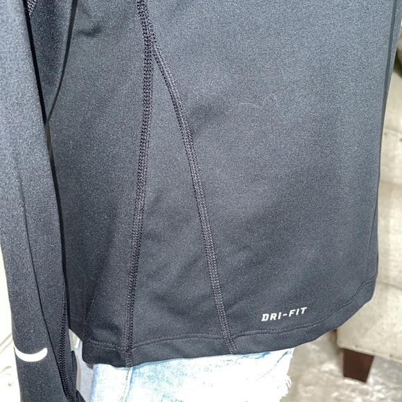 Nike Element Dri-Fit Black 1/2 Zip Running Top - Picture 8 of 9
